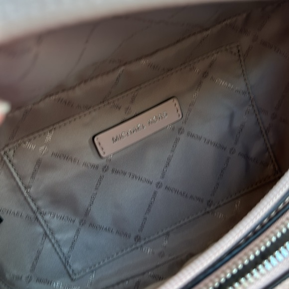 Michael Kors Light Powder Blush Maisie waist pack/crossbody with wallet. NWOT - Picture 8 of 11